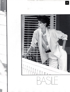 Krieger_Basile_Spring_Summer_1985_05.thumb.png.ce1332482dcfaa3c8121ac780e289ee0.png