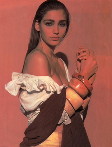 Lavorio_Colore_Watson_Vogue_Italia_June_1989_07.thumb.png.13a471010fd472108e2e3735a9dc08e2.png