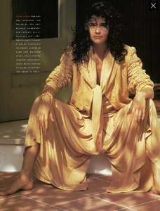 Nodari_Vogue_Italia_June_1989_04.thumb.png.5a539d59d455f8b42f14302be4c9a838.png