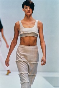 PRADA-SPRING-1993-RTW-37-LINDA-EVANGELISTA-CN10033955.thumb.jpg.63d2362bcbad105a501941a053b6d556.jpg