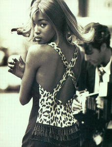 Perline_Colorate_Meisel_Vogue_Italia_June_1989_09.thumb.png.9884f1926d511080e52ac3227de80422.png