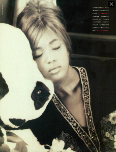 Perline_Colorate_Meisel_Vogue_Italia_June_1989_10.thumb.png.5e4e4d7f0971421cfea2a1c45af7714f.png