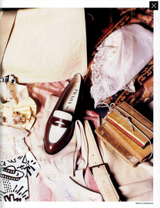 Prada_Spring_Summer_1985_04.thumb.png.31011eb0fb9bdd81ada1f8ea41dca8f3.png