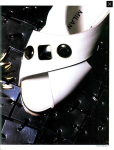 Prada_Spring_Summer_1985_06.thumb.png.69feafabf34444b4f61392b54e729ef2.png