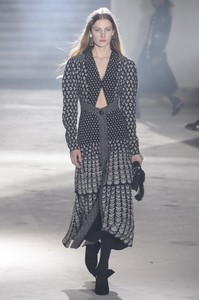 Proenza-Schouler-RF18-0697-2.thumb.jpg.058789ad8a39853b07c23a53b5c63b18.jpg