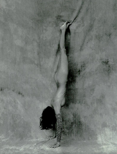 Verticale_Ferri_Vogue_Italia_June_1989_01.thumb.png.4080958bca6ef5c07c385ea9f5ce913d.png
