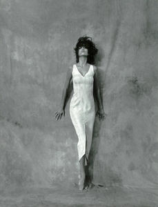 Verticale_Ferri_Vogue_Italia_June_1989_03.thumb.png.7a88b66b4c93bc06257ea25956678abb.png