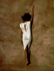 Verticale_Ferri_Vogue_Italia_June_1989_07.thumb.png.ea5b5ba4bb7363c2c8c20d2988690b4a.png