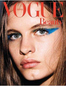 Vogue_Japan_-_August_2018-page-002.jpg