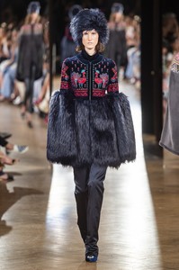 Yanina-Couture-HC-RF18-1024.thumb.jpg.6f14e2899ae3417625d19c6aee39e716.jpg