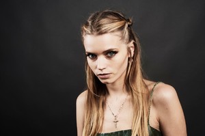 abbey-lee-kershaw-deadline-studio-portraits-at-sxsw-2018-0.thumb.jpg.79d36e18c7d44ddd8bc1a915c917a433.jpg