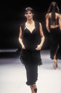 alberta-ferretti-ss-1993-4.thumb.jpg.6f25f11602dbfa36278f587596869630.jpg