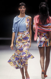 alberta-ferretti-ss-1993-5.thumb.jpg.a3b21d23113c42694805c481c62b20c6.jpg