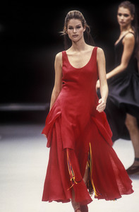 alberta-ferretti-ss-1993-6.thumb.jpg.44bea7e9189038654a44e3c231bc6fe7.jpg