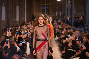 altuzarra-atm-rs18-0442.thumb.jpg.72d0f53cfb0fe52e5b82810edeb2f91b.jpg