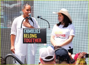 america-ferrera-alicia-keys-families-belong-together-rally-washington-dc-10.jpg