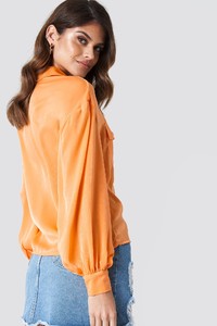 andrea_hedenstedt_ballon_sleeve_shirt_1520-100088-0261_02b.jpg