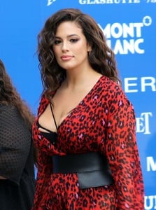 ashley-graham-out-and-about-in-paris-07-02-2018-7.thumb.jpg.226c0e5201fdbe69ed54f45cb55b4a02.jpg