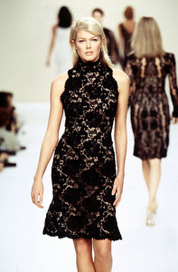 bill-blass-ss-1996-4.thumb.jpg.ad682d98f8b76945dfd191a13f125869.jpg