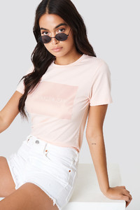 calvin_klein_institutional_satin_box_logo_regular_tee_1278-000303-8538_01a_r1.jpg