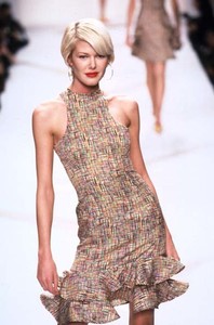 carolina-herrera-ss-1997-4.thumb.jpg.e235197a94a2fbdbafa9b838501b1409.jpg
