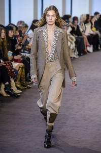 chloe-rf18-6054.thumb.jpg.b4be527908e3b59fdd88ddb2e8f4e5c4.jpg