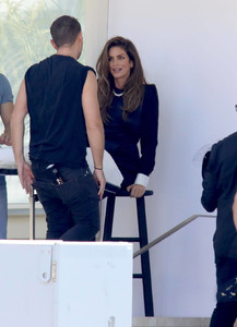 cindy-crawford-on-the-set-of-a-photoshoot-in-los-angeles-2018-06-29-06.jpg