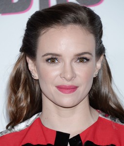 danielle-panabaker-ew-s-comic-con-bash-in-san-diego-07-21-2018-0.thumb.jpg.cc739b7d402861c26941001f5b2c6293.jpg