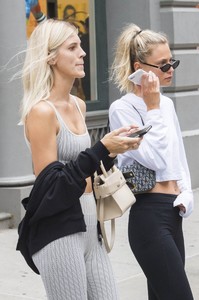 devon-windsor-out-and-about-in-new-york-07-27-2018-0.thumb.jpg.41904e353d53945e42ada22243419bf9.jpg