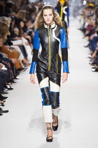 dior-rs18-0102.thumb.jpg.e4990ac08bd72dfc67770356a76a1372.jpg