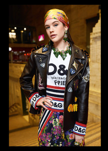 dolce-and-gabbana-winter-2019-woman-collection-115.thumb.jpg.5ed85e63b8480932f73a3560ce86cb64.jpg