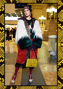 dolce-and-gabbana-winter-2019-woman-collection-79.thumb.jpg.a8a6c0b8a3cc7d0b77b21ea65798b364.jpg