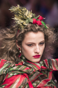dolce-e-gabb-clpa-rs18-0494.thumb.jpg.452ed5cfe2cd8b242e4eecaaa6769b33.jpg