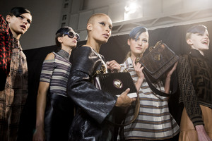 fendi-bks-b-rs18-8821.thumb.jpg.22ce1beb10f005202724d43943af041e.jpg