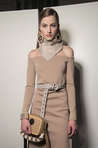 fendi-bks-f-rf18-4009.thumb.jpg.c63f1f01d1d78f18d2fe25df74efed42.jpg