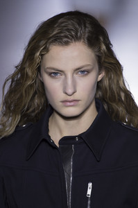 givenchy-clpa-rs18-5834.thumb.jpg.568a4526ae8864b99fed5e3d1f421953.jpg