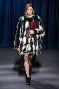 givenchy-rf18-0285.thumb.jpg.1951ecf744996f52ad2617275416400e.jpg