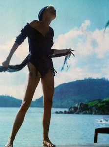 glamour_fr_may_1989_10.thumb.jpg.553a6af97ae7a764e8d192d3b996b679.jpg