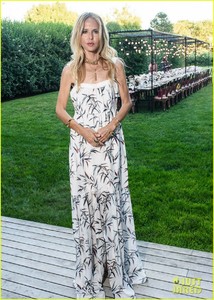 gwyneth-paltrow-hosts-dinner-at-her-home-08.jpg