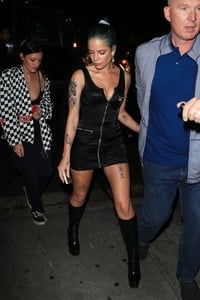 halsey-post-malone-s-concert-at-the-hollywood-bowl-06-29-2018-2.thumb.jpg.235c0545dd63f869e28328fb4092919a.jpg