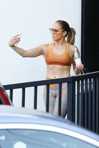 jennifer-lopez-in-leggings-and-sports-bra-leaves-a-gym-in-brentwood-07-09-2018-0.jpg