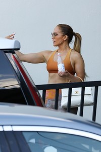 jennifer-lopez-in-leggings-and-sports-bra-leaves-a-gym-in-brentwood-07-09-2018-2.jpg