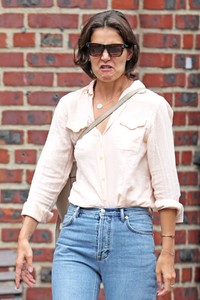 katie-holmes-in-jeans-out-and-about-in-new-york-07-26-2018-2.jpg