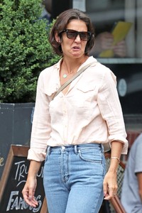 katie-holmes-in-jeans-out-and-about-in-new-york-07-26-2018-5.jpg