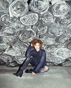 kinopoisk.ru-Camren-Bicondova-2761519.jpg