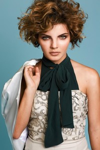 kinopoisk.ru-Camren-Bicondova-2761528.jpg