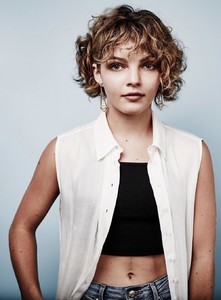 kinopoisk.ru-Camren-Bicondova-2761531.jpg