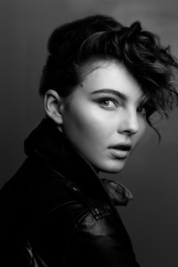 kinopoisk.ru-Camren-Bicondova-3171086.jpg