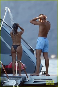 kourtney-kardashian-younes-bendjima-bikini-02.jpg