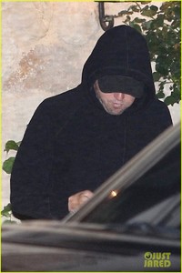 leonardo-dicaprio-and-courteney-cox-party-in-malibu-during-fourth-of-july-week-01.jpg